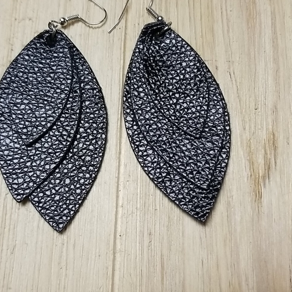 Jewelry - Adorable faux leather triple layer leaf dangle earrings